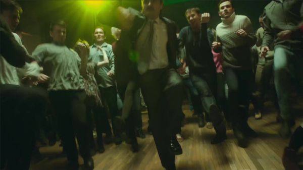 LITTLE BIG & РУКИ ВВЕРХ! - СЛЭМЯТСЯ ПАЦАНЫ.mp4