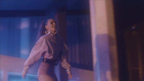 Zivert - Зеленые волны.mp4